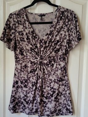 Daisy Fuentes Black & Light Gray Knot-Front V-Neck Short Sleeve Top